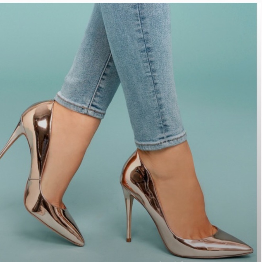 Steve Madden Rose Gold Pumps - Size 7.5 - 3" Heel